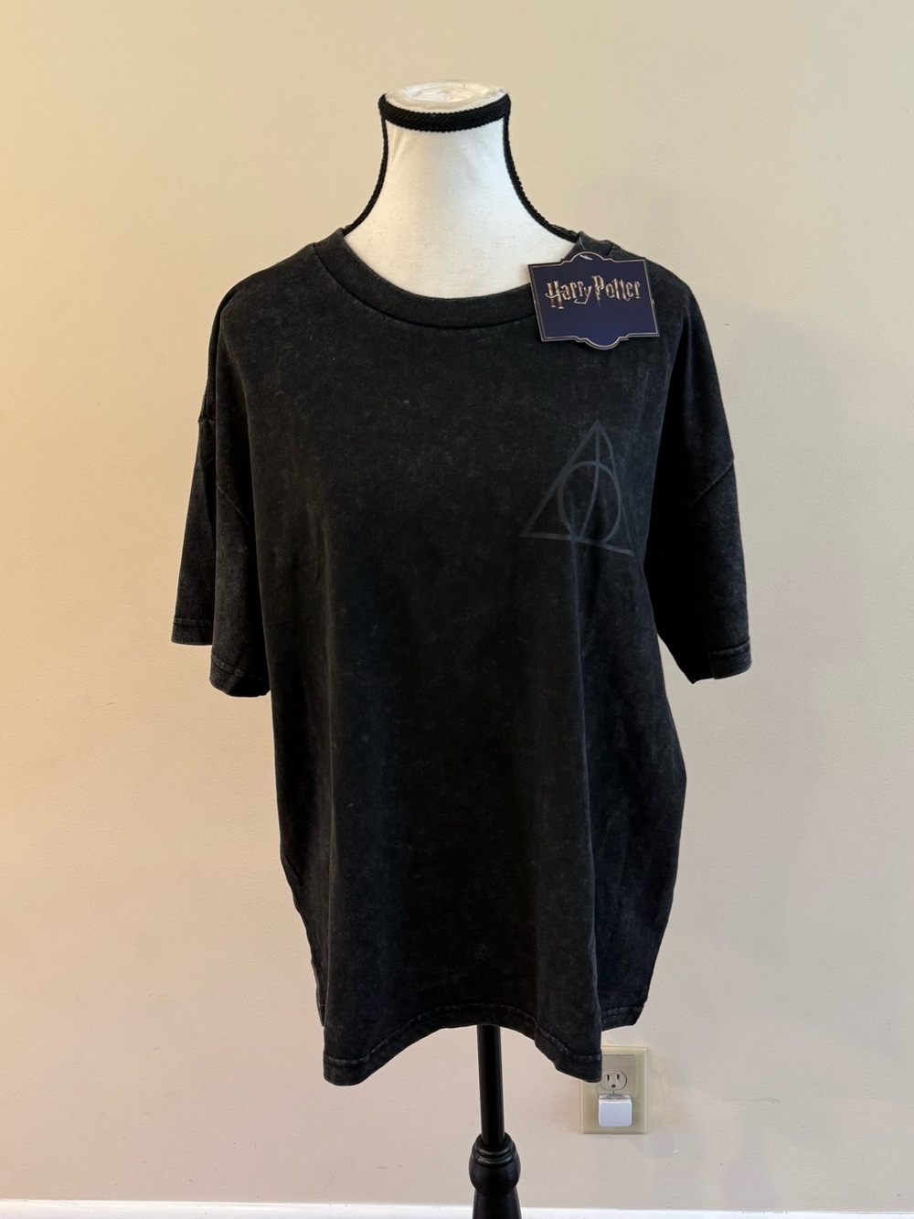 Warner Bros. Black Harry Potter, Deathly Hallows, Lord Voldemort tee size LG